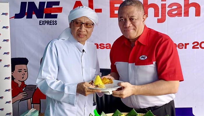 Kembangkan Potensi Santri dan Warga Sekitar LDP Al – Bahjah Bergabung Kemitraan JNE di Cirebon